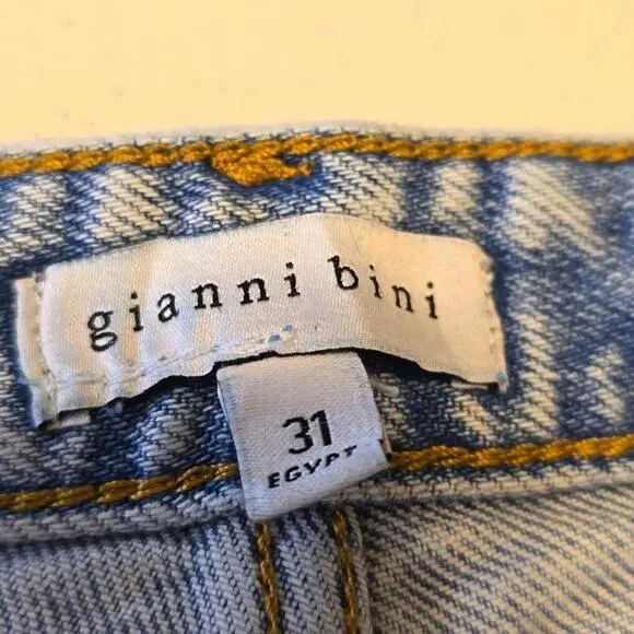 Gianni Bini Women's Light Wash Jeans - Size 31 - Picture 3 of 5